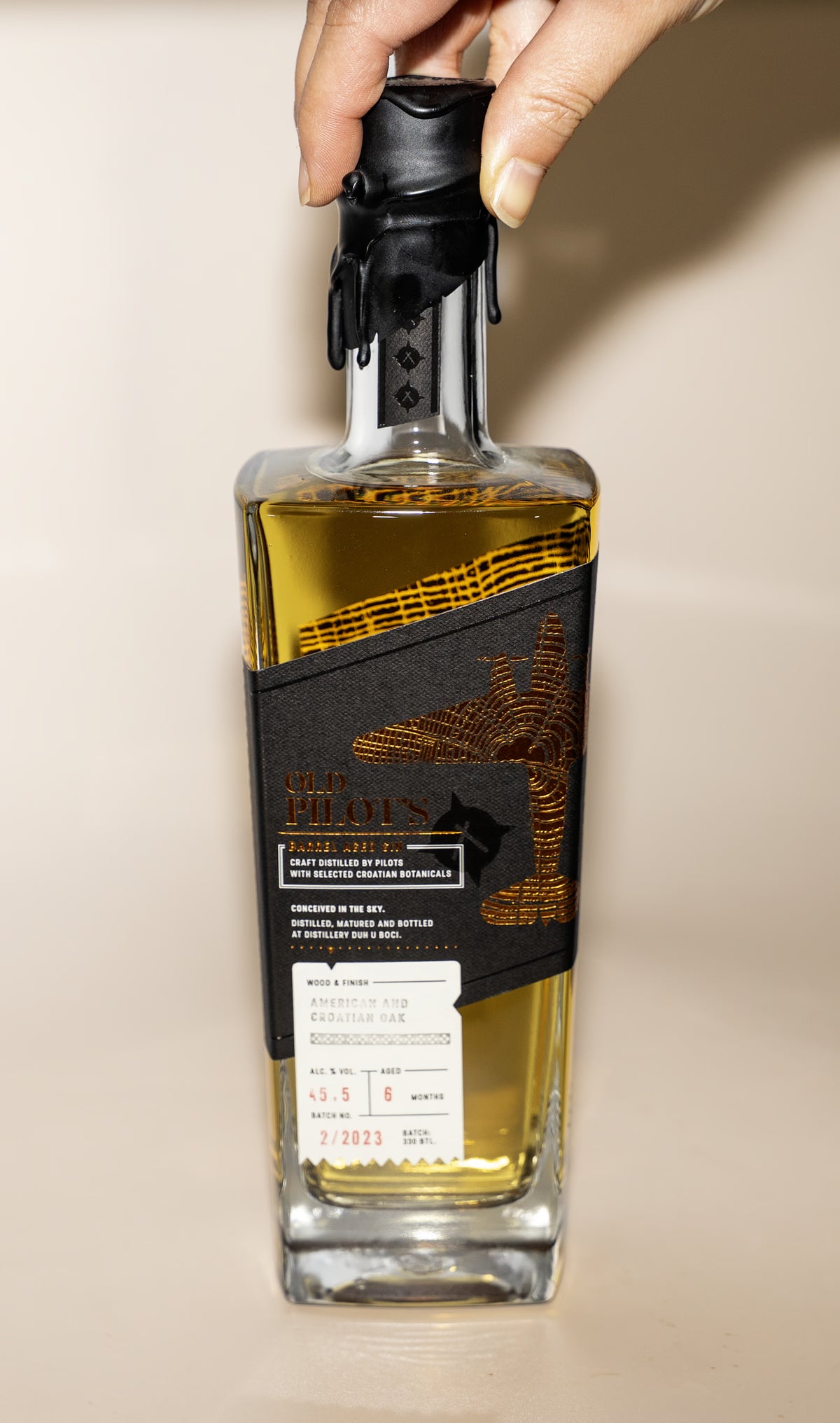 Old Pilot's Barrel Aged Gin – Mamashop Inc. Old Pilot's Barrel Aged Gin – Mamashop Inc.